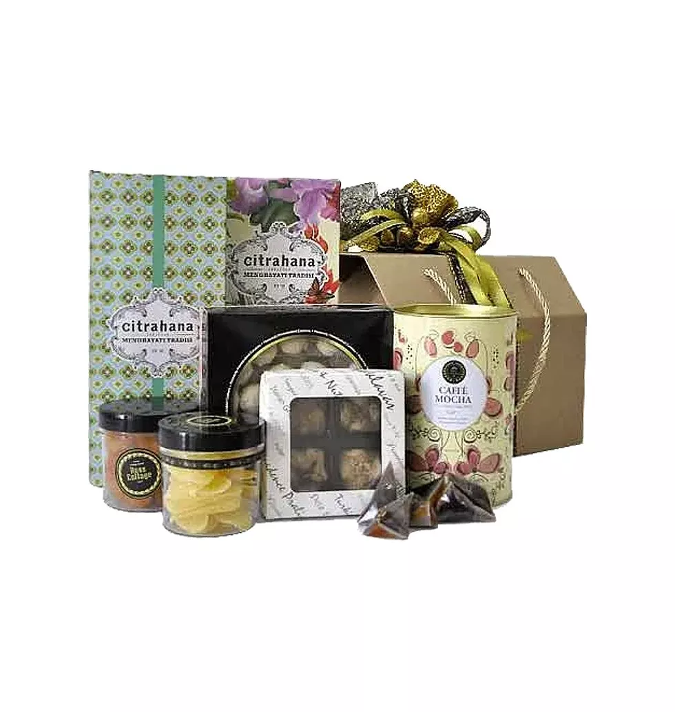 Captivating Gift Hamper of Cookies, Baklavas, Dodol n Dried Fruits